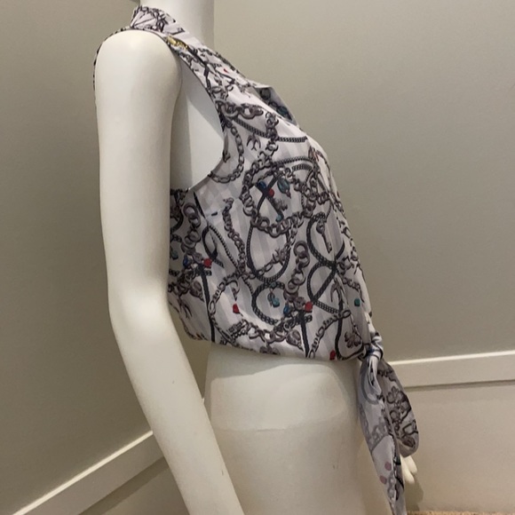 H&M Conscious button up sleeveless blouse. Knot tie front. Size 8 medium. - Picture 7 of 10